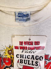 Load image into Gallery viewer, TSHIRT CHICAGO BULLS 93 CHAMPS
