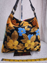 Load image into Gallery viewer, PURSE CARPET GOLDEN FLORAL
