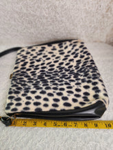 Load image into Gallery viewer, PURSE VINTAGE CHEETAH PRINT
