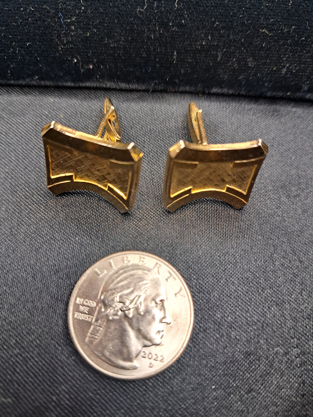 GOLD CUFFLINKS 