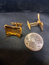 Load image into Gallery viewer, GOLD CUFFLINKS &quot;CHEVY&quot; LOGO
