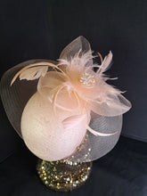 Load image into Gallery viewer, HAT SOFT PEACH 🍑  FASCINATOR
