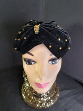 Load image into Gallery viewer, HAT STUDDED BLACK TURBAN
