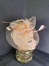 Load image into Gallery viewer, HAT SOFT PEACH 🍑  FASCINATOR
