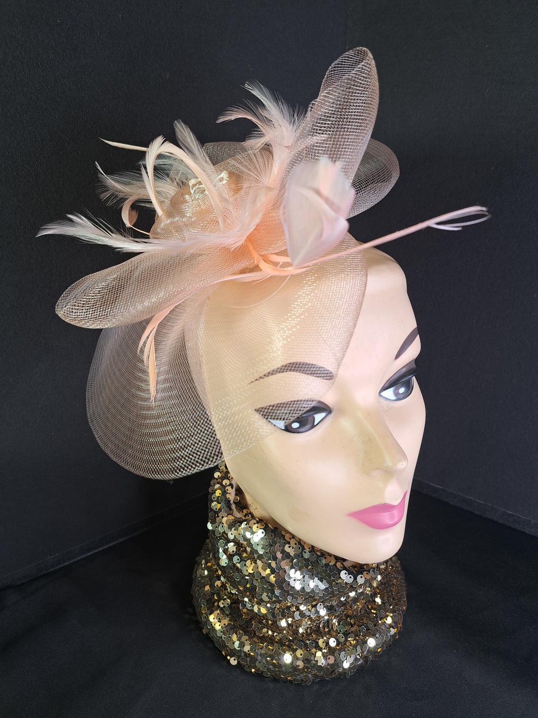 HAT SOFT PEACH 🍑  FASCINATOR