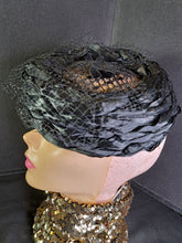 Load image into Gallery viewer, HAT BASKET WEAVE FASCINATOR
