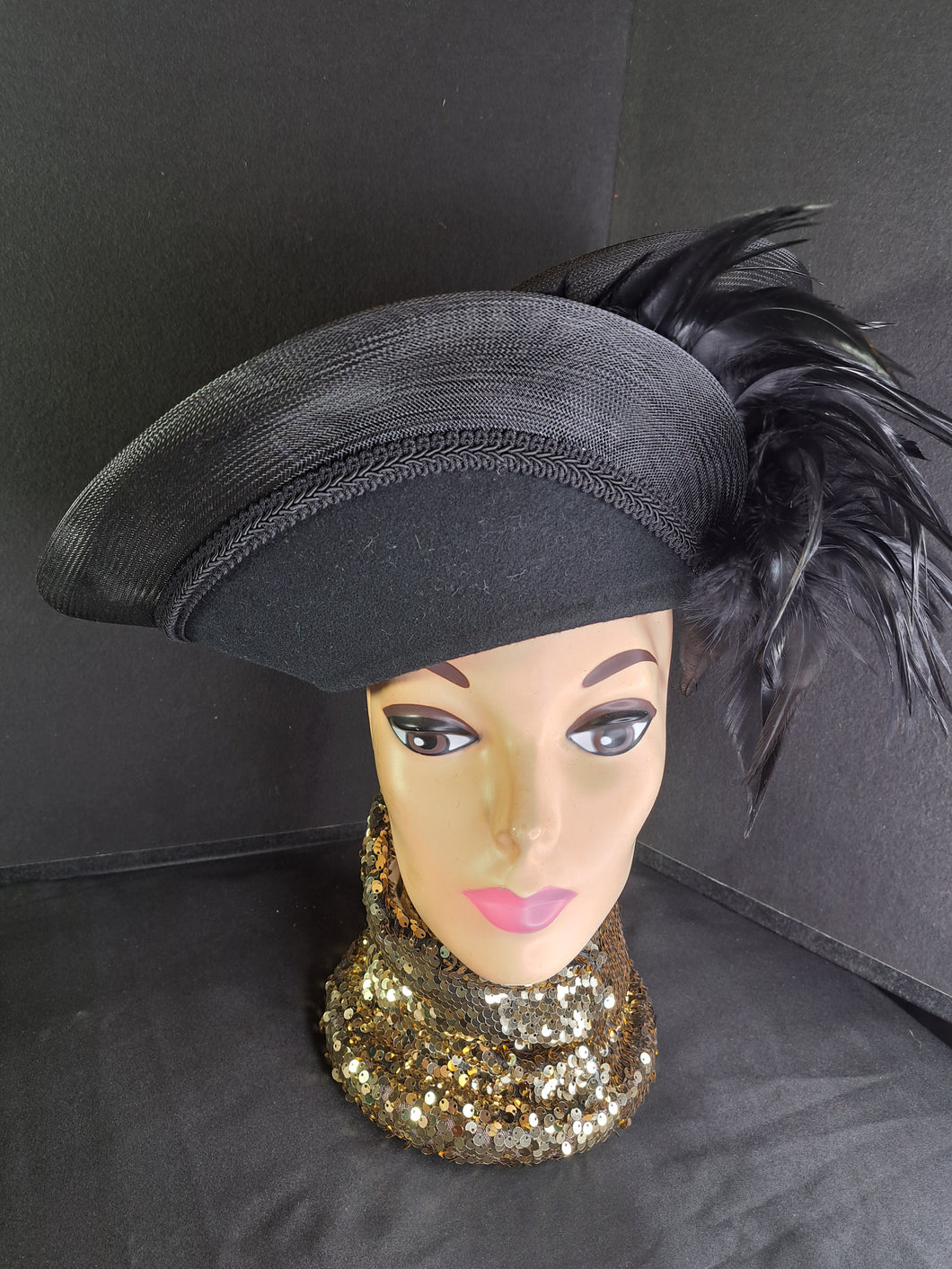 HAT BLACK FEATHERS